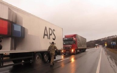 Появилось видео блокирования российских фур на Закарпатье