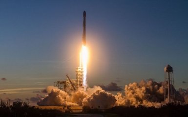 SpaceX провела новый запуск ракеты: появилось видео