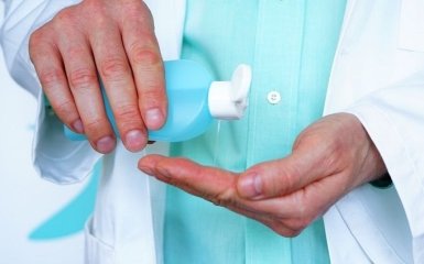 ВОЗ назвала главную причину новой вспышки COVID-19 в Европе