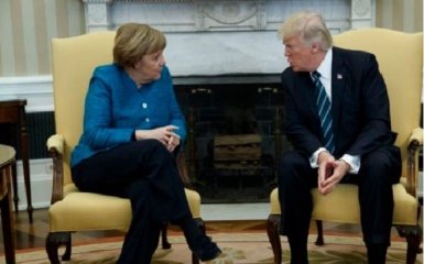 Трампа затроллили из-за инцидента с Меркель: появились фото