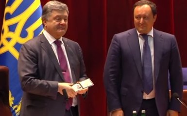Порошенко в Запорожье зарекся дарить букеты мужчинам: опубликовано видео
