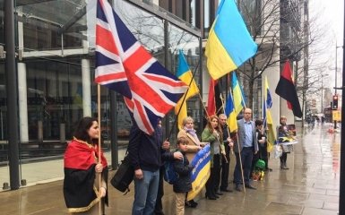 У Лондоні влаштували пікет біля будинку Ахметова: з'явилися фото і відео