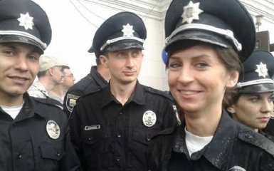 Мокрі, але щасливі: з'явилися фото запуску нової поліції в Маріуполі