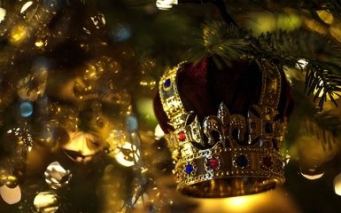 Рождество по-королевски: в Виндзорском замке установили праздничную ёлку для Елизаветы II