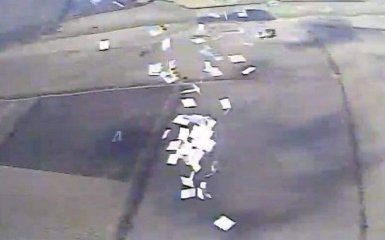 Донбасс забросали проукраинскими листовками: опубликованы фото и видео