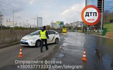 В Киеве вновь затопило одну из улиц близи центра: появились впечатляющие фото