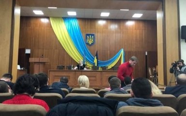 На заседании горсовета под Киевом включили гимн России