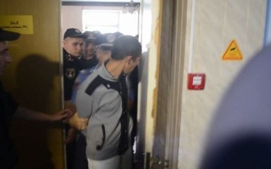 Арешт підозрюваного у вбивстві дівчинки в Лощинівці: з'явилися відео