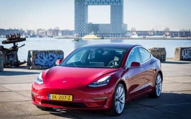 В Tesla Model 3 заживо сгорели два человека — все подробности аварии