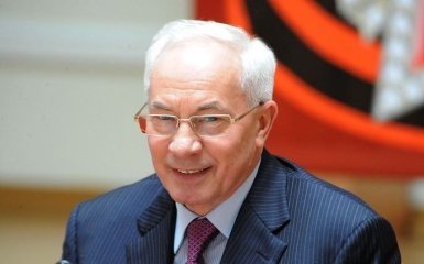 Пенсионер Азаров "сделал" украинские власти героями шуток в сети