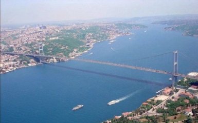 Турция временно закрыла Босфор для прохода судов