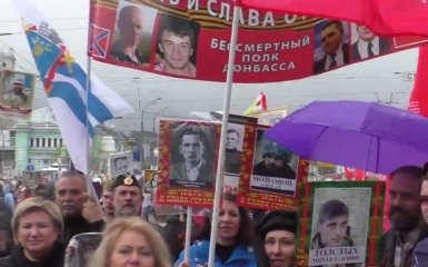На акцию "Бессмертный полк" в Москве вышли боевики с портретами Гиви и Моторолы