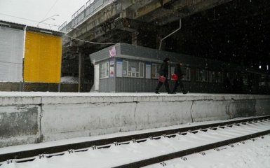 В Киеве на станции электрички произошел страшный инцидент с женщиной: опубликованы фото