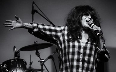 В США умерла культовая рок-певица Ронни Спектор
