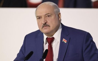 Лукашенко закликав відмовитися від "шпигунського" iPhone, хоча в самого є iMac