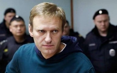 Навального срочно перевели из колонии в больницу