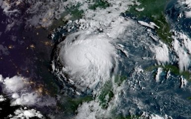 На США насувається новий руйнівний ураган: з'явилося відео