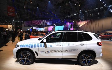 BMW iX5 із водневим двигуном