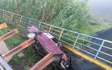 У Маріуполі машина з військовими полетіла в річку: з'явилися фото