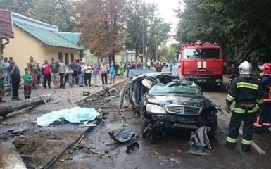 У страшній ДТП на Прикарпатті авто розірвало на частини: опубліковані фото