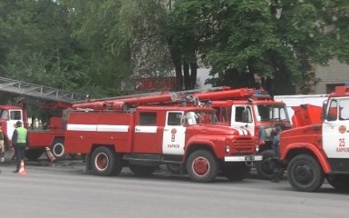На масштабном пожаре в Харькове эвакуировали десятки людей: появились фото