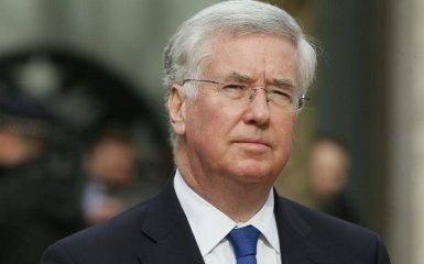 Міністр оборони Британії йде у відставку на тлі скандалу із домаганнями