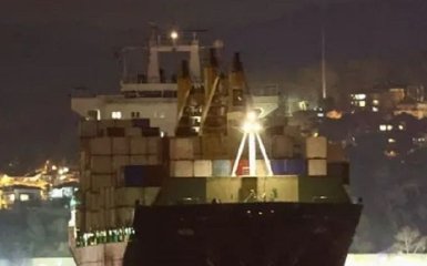 Росія обстріляла турецьке судно "Тузла" у порту Херсона — відео
