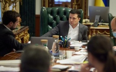 Зеленський визнав зволікання влади щодо каналів Медведчука через відсутність підстав