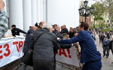 В Одессе разгорелась стычка под мэрией: опубликованы фото