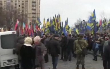 В Киеве "Правый сектор" и "Свобода" вышли на марш: появилось видео