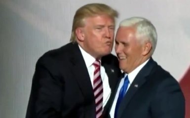 Трамп не зміг поцілувати соратника: в соцмережах посміялися з курйозного відео