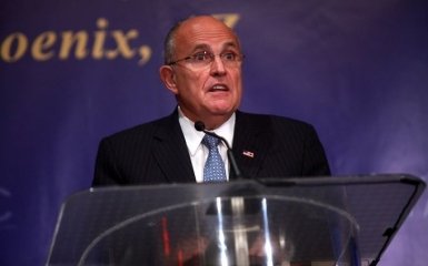 У Зеленського вперше прокоментували скандал із адвокатом Трампа