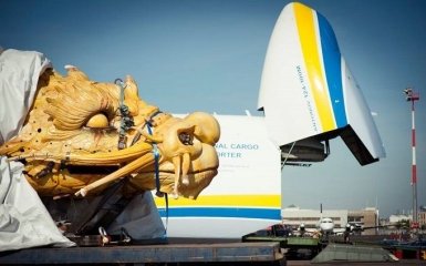 Украинский самолет "превратился" в дракона: появились яркие фото