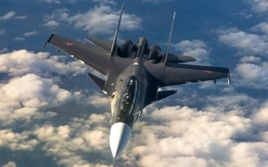 Военный самолет ВВС Франции случайно скинул бомбу на завод