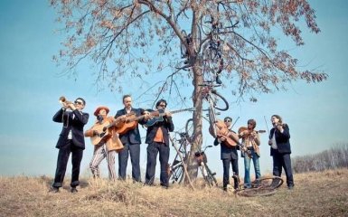 Прес-конференція гурту "ГИЧ-оркестр" з нагоди київського концерту: ексклюзивна пряма трансляція з "Книгарні "Є"