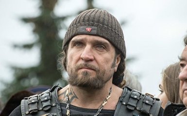 Путинский байкер набросился на российскую группу, высмеявшую "патриотов"