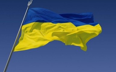 Порошенко поздравил украинцев с Днем флага и опубликовал яркое видео