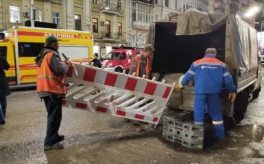 Асфальт поплавился, как сыр: в центре Киева произошла масштабная авария