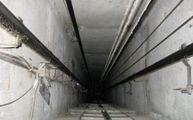 Видео с гимном России в неработающем лифте Крыма стало хитом сети