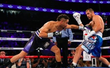 Американец Уорд отобрал чемпионские пояса у россиянина Ковалева: опубликовано видео