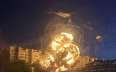 В российском Ейске на 9-этажку упал военный самолет Су-34 — видео