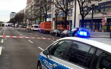 У Берліні на ходу вибухнуло авто, підозрюють теракт: опубліковано фото і відео