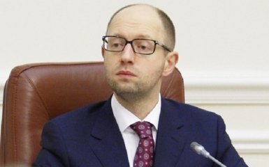 Зарплата Яценюка в январе в 4 раза превысила зарплату Гройсмана