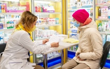Кабмин дал возможность пенсионерам покупать лекарства за "ковидную" тысячу