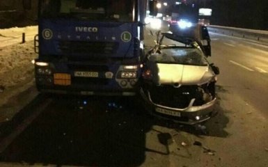 В серьезном ДТП в Киеве машине сорвало крышу: появились фото