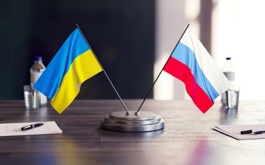 Флаги Украины и РФ
