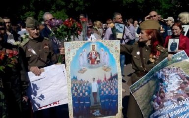 В центр Киева вышли сторонники России с портретом Сталина: появились фото