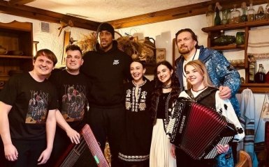 Усик и Джошуа уже в Киеве - что известно