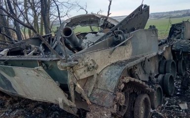 Росія продовжує перекидати війська до українських кордонів