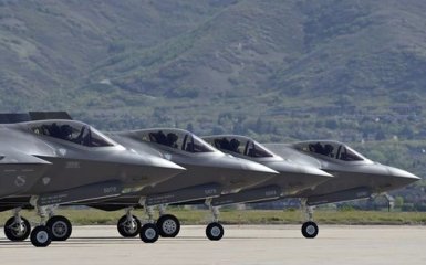США показали новітні винищувачі, готові до боїв: опубліковані фото